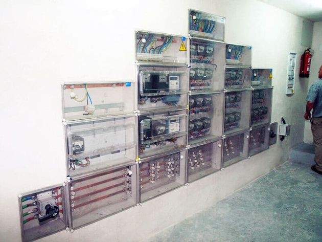 Electricidad Elías Muñoz contadores eléctricos en la pared 